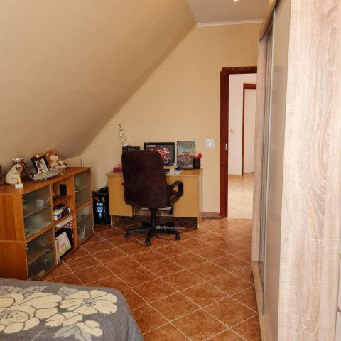 Eladó családi ház, Veszprémben 159 M Ft, 8+2 szobás