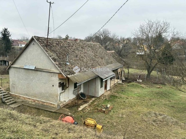 Eladó családi ház, Hásságyon 25 M Ft, 2 szobás