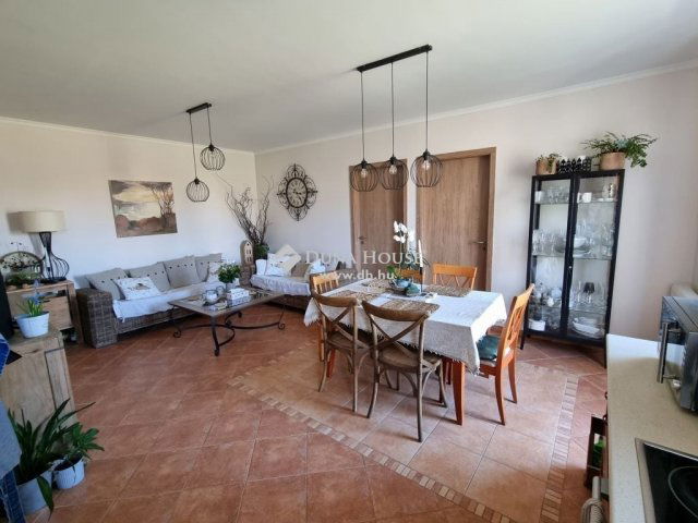 Eladó téglalakás, Veszprémben 79.99 M Ft, 2+3 szobás