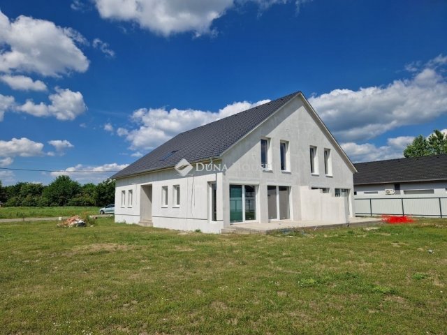 Eladó ikerház, Baján 99 M Ft, 5 szobás / költözzbe.hu