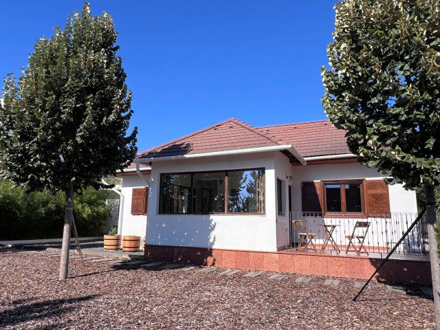 Kiadó családi ház, albérlet, Balatonfüreden 750 E Ft / hó