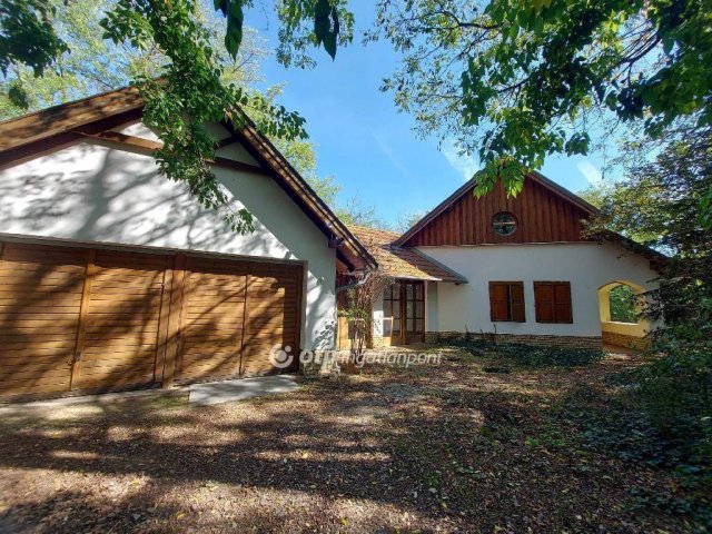 Eladó családi ház, Kecskeméten 119.9 M Ft, 1+4 szobás