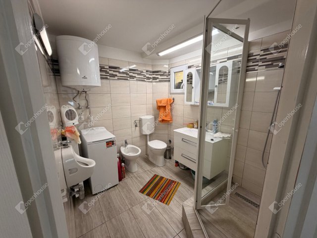 Eladó családi ház, Keszthelyen 195 M Ft, 5 szobás