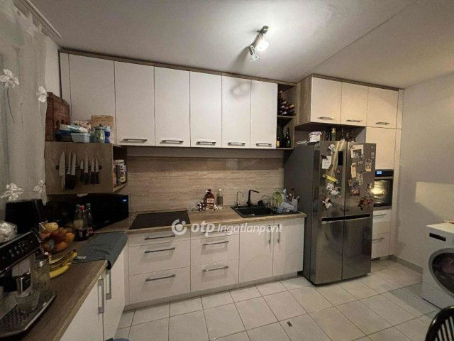 Eladó panellakás, Debrecenben 64.9 M Ft, 2 szobás