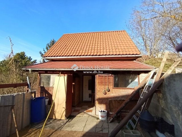 Eladó nyaraló, Nyergesújfaluban 16.9 M Ft, 2 szobás