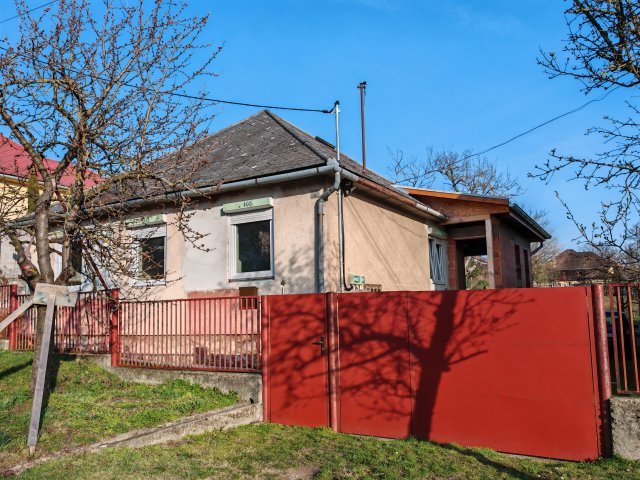 Eladó családi ház, Kesztölcön, Klement utcában 49.9 M Ft