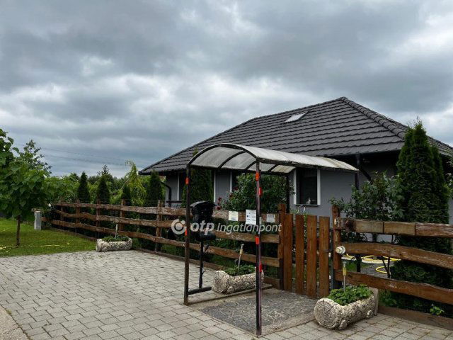 Eladó családi ház, Kiskörén 130 M Ft, 5 szobás