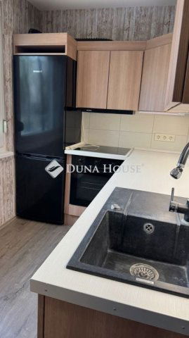 Kiadó panellakás, albérlet, Debrecenben 220 E Ft / hó, 3 szobás