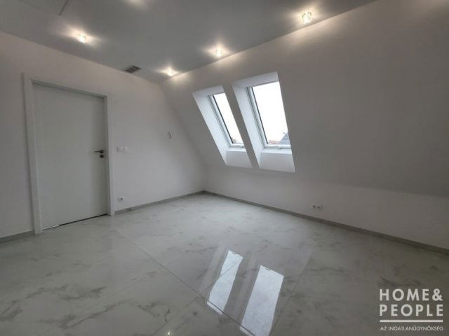 Eladó téglalakás, Szegeden 54.99 M Ft, 1 szobás