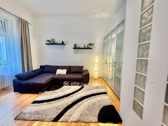 Eladó téglalakás, Budapesten, V. kerületben 87.5 M Ft, 2 szobás