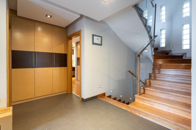 Eladó ikerház, Székesfehérvárott 189 M Ft, 5 szobás