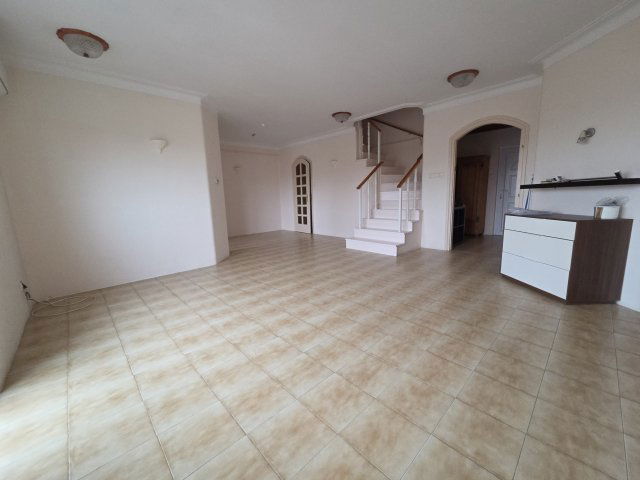 Kiadó téglalakás, albérlet, Szegeden, Béke utcában, 4 szobás