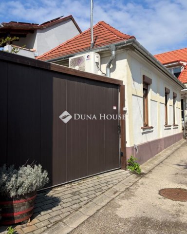 Eladó családi ház, Veszprémben 46 M Ft, 1 szobás