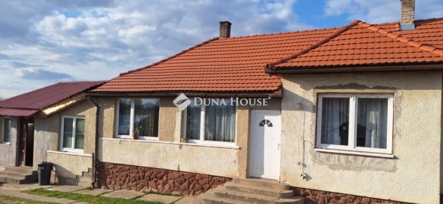 Eladó családi ház, Kadarkúton 27.8 M Ft, 4 szobás