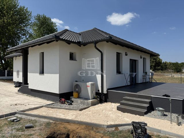 Eladó családi ház, Sülysápon 65 M Ft, 4 szobás