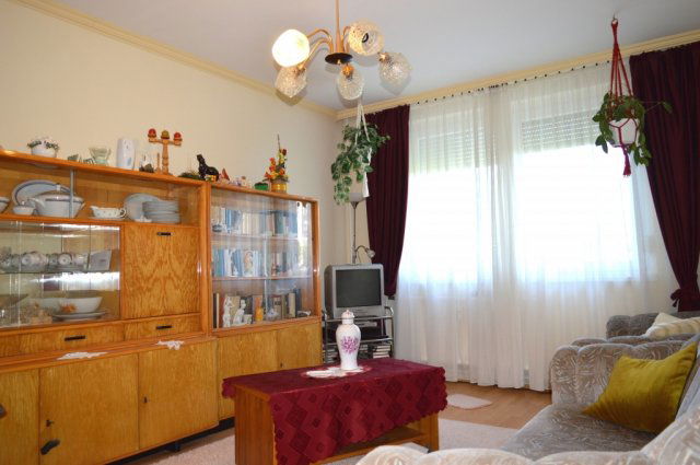 Eladó panellakás, Debrecenben 53.5 M Ft, 2 szobás