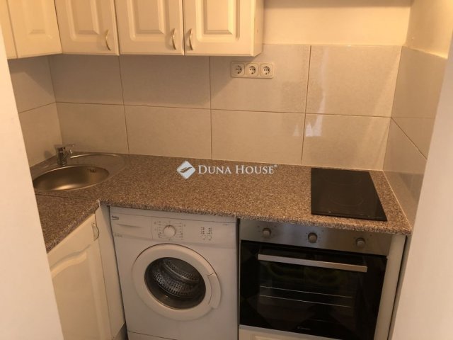 Eladó téglalakás, Budapesten, V. kerületben 132 M Ft, 2 szobás