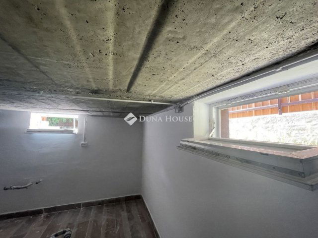 Eladó családi ház, Szigetszentmiklóson 57.5 M Ft, 2 szobás