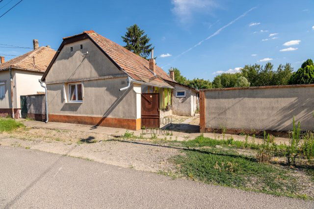 Eladó családi ház, Bátaszéken 6.7 M Ft, 3 szobás