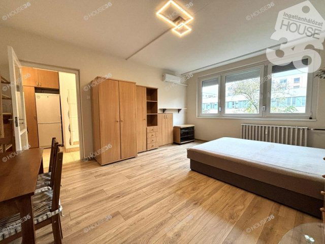 Eladó panellakás, Kecskeméten 36.9 M Ft, 1 szobás