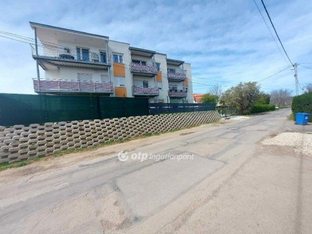 Eladó téglalakás, Pécsett 57.584 M Ft, 2 szobás