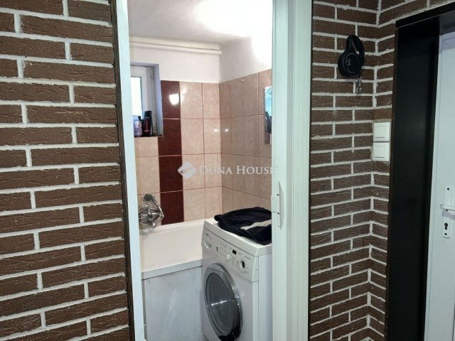 Eladó családi ház, Szegeden 42.9 M Ft, 1 szobás