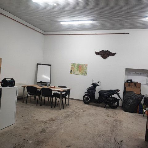 Kiadó üzlethelyiség, Debrecenben 700 E Ft / hó