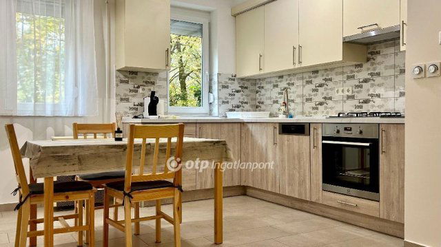 Eladó téglalakás, Keszthelyen 58.9 M Ft, 3 szobás