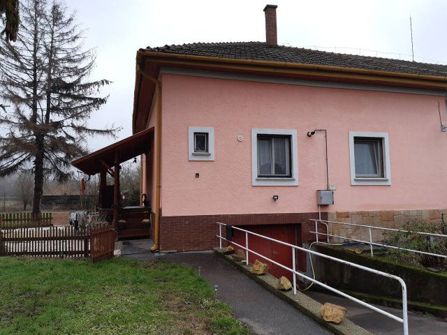 Eladó családi ház, Szolnokon 49.99 M Ft, 4 szobás