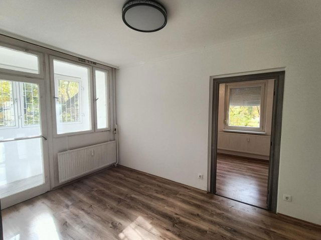 Eladó panellakás, Debrecenben 66 M Ft, 2+1 szobás