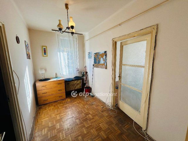 Eladó panellakás, Debrecenben 49.5 M Ft, 2+1 szobás