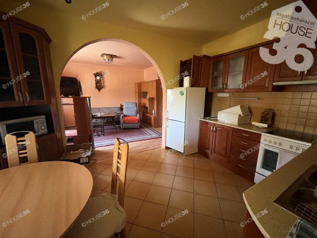 Eladó családi ház, Solton 38 M Ft, 3 szobás