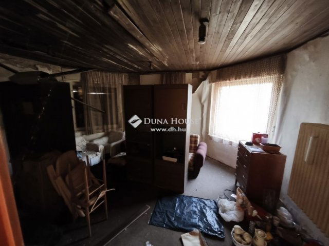 Eladó családi ház, Pécsett 84.9 M Ft, 5 szobás