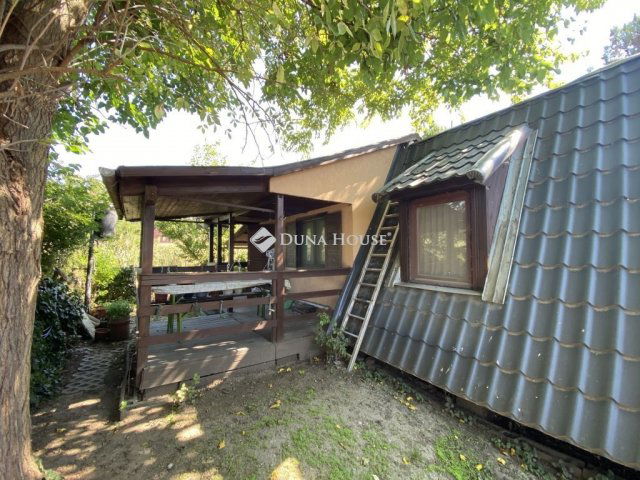 Eladó családi ház, Dunakeszin 23.5 M Ft, 1 szobás