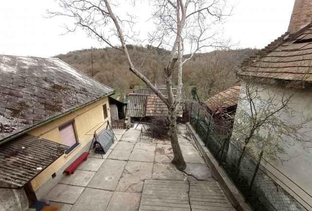 Eladó családi ház, Kistarcsán 105 M Ft, 10+1 szobás