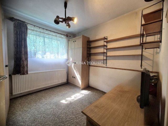 Eladó családi ház, Budapesten, III. kerületben 76.5 M Ft