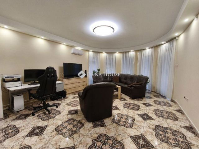 Eladó családi ház, Dunaújvárosban 158 M Ft, 4 szobás