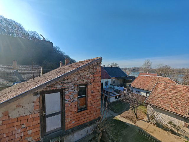 Eladó családi ház, Esztergomban 24.9 M Ft, 2 szobás