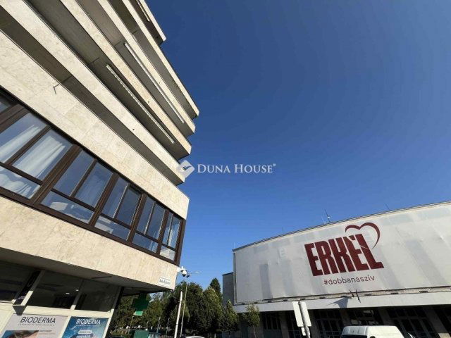 Eladó téglalakás, Budapesten, VIII. kerületben 92 M Ft, 4 szobás