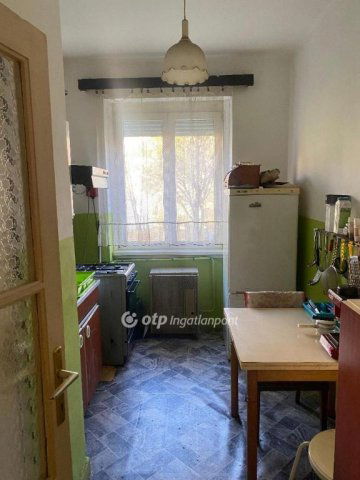 Eladó téglalakás, Veszprémben 62.9 M Ft, 3 szobás