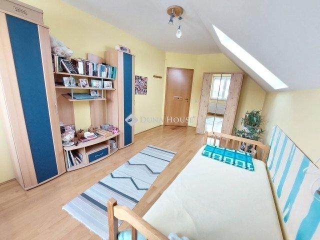 Eladó családi ház, Budapesten, III. kerületben 230 M Ft