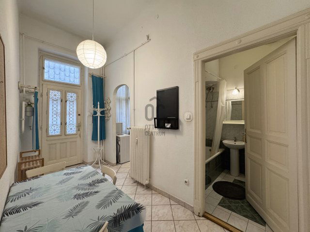 Eladó téglalakás, Budapesten, V. kerületben 74.9 M Ft, 1 szobás