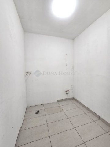 Eladó családi ház, Érden 86 M Ft, 2 szobás