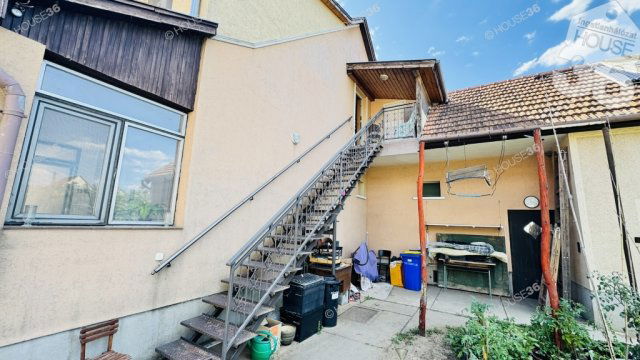 Eladó családi ház, Kecskeméten 87.9 M Ft, 6 szobás