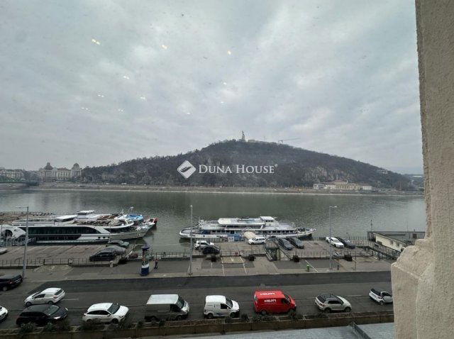 Kiadó téglalakás, albérlet, Budapesten, V. kerületben, 5 szobás