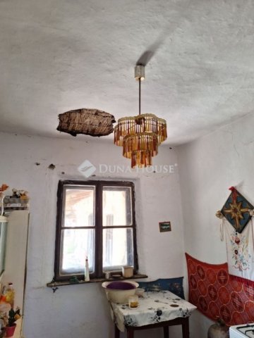 Eladó családi ház, Tetétlenen 4.9 M Ft, 2 szobás