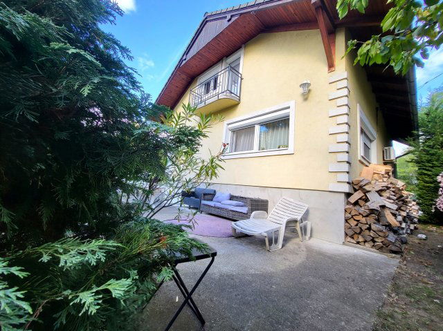 Eladó családi ház, Szadán 123 M Ft, 4+1 szobás