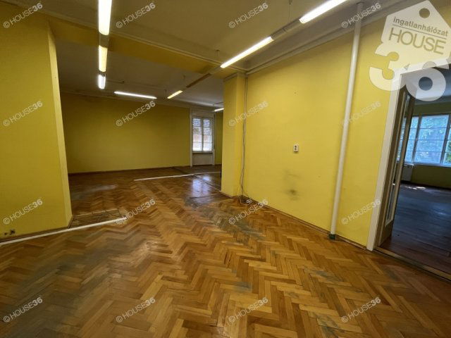 Eladó családi ház, Solton 30 M Ft, 4 szobás