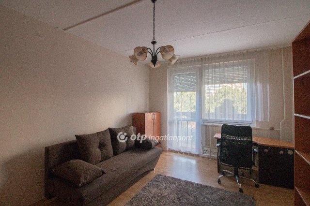Kiadó panellakás, albérlet, Debrecenben 180 E Ft / hó