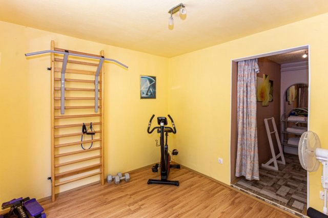 Eladó hotel, Abaligeten 149 M Ft, 8 szobás / költözzbe.hu